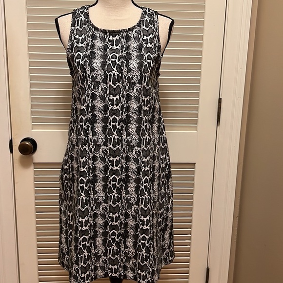 48. Karen Kane Leopard Print Dress - Picture 2 of 12